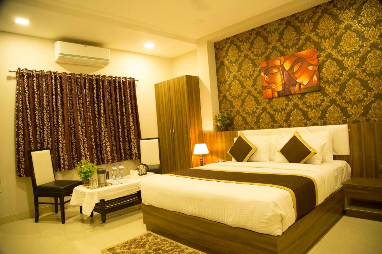 Hotel The Mewar Dabok Exteriör bild