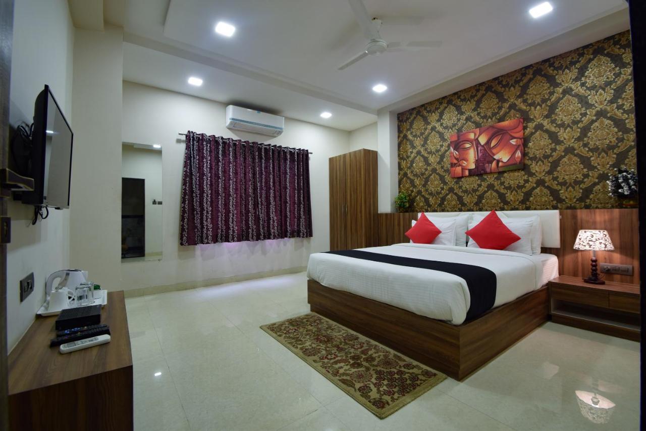 Hotel The Mewar Dabok Exteriör bild