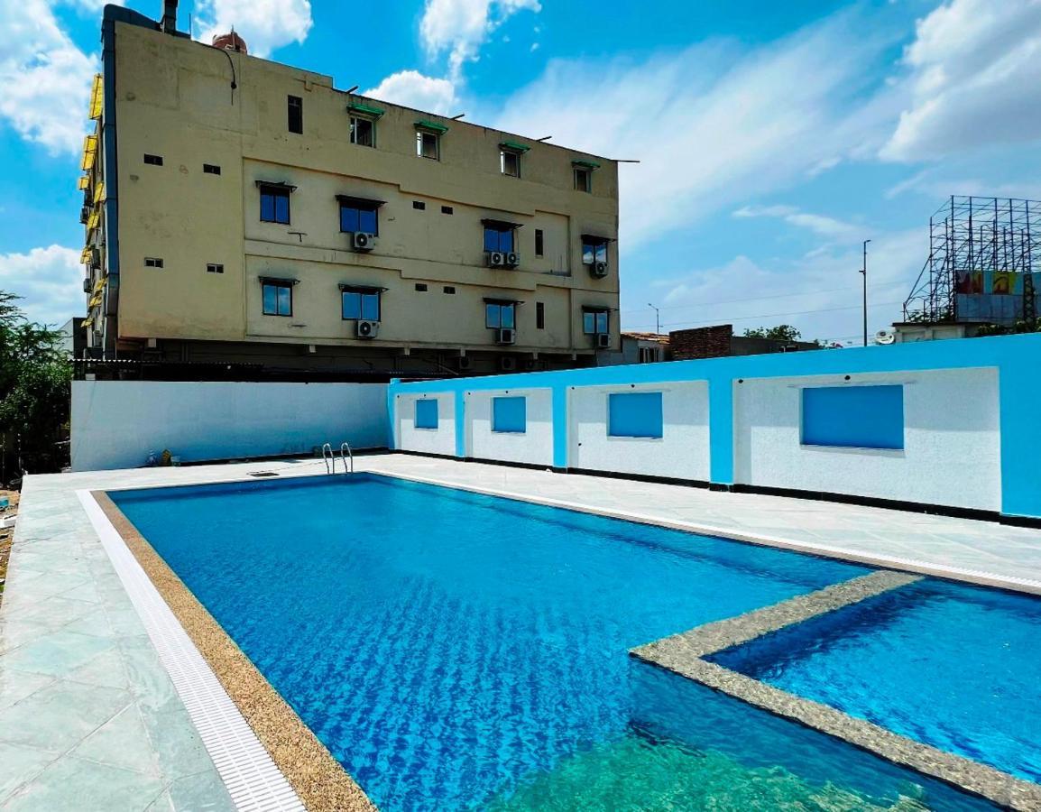 Hotel The Mewar Dabok Exteriör bild