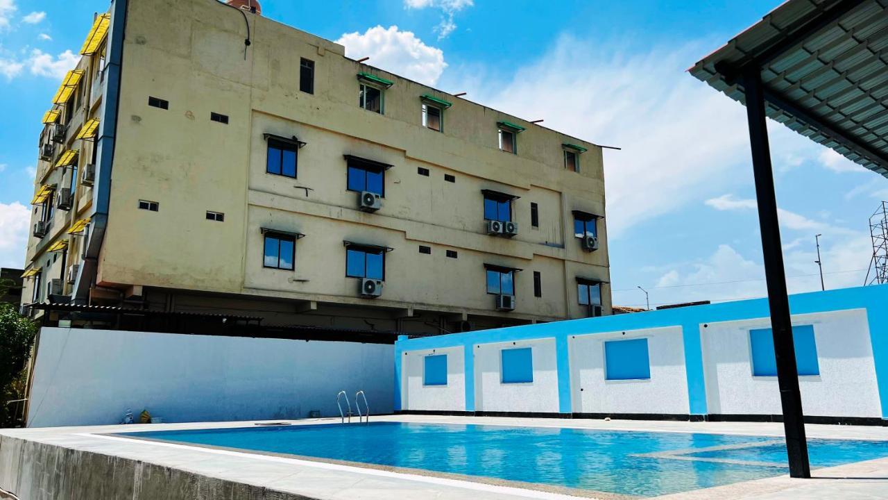 Hotel The Mewar Dabok Exteriör bild