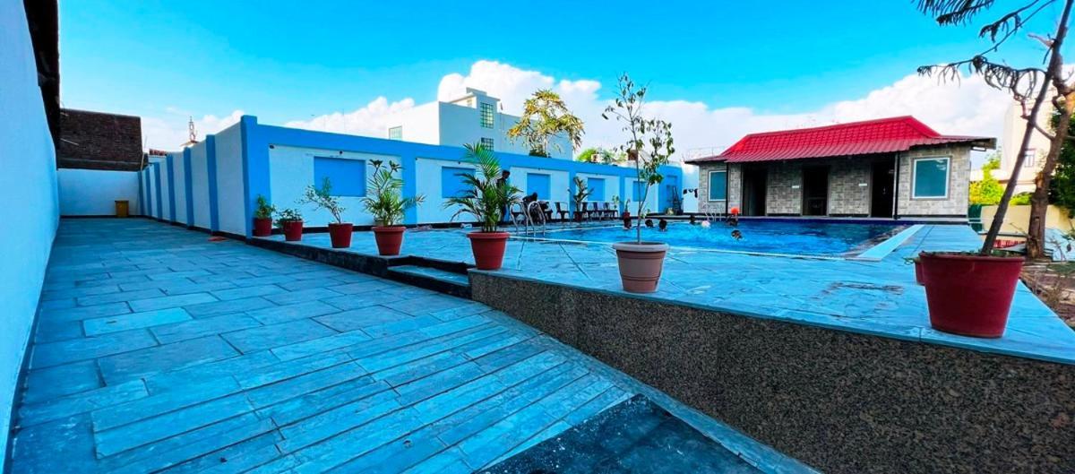 Hotel The Mewar Dabok Exteriör bild