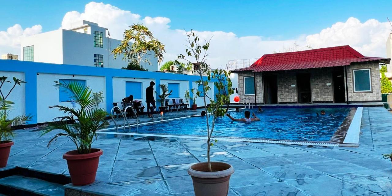 Hotel The Mewar Dabok Exteriör bild